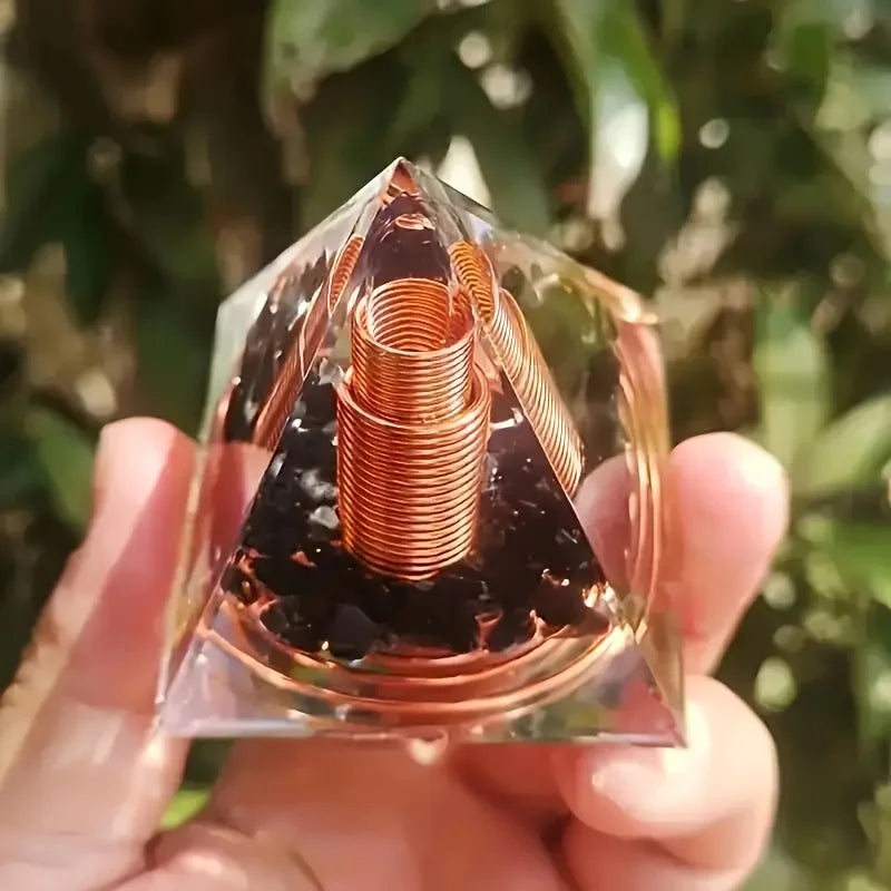 Pyramide Obsidienne Orgonite – Yoga & Énergie