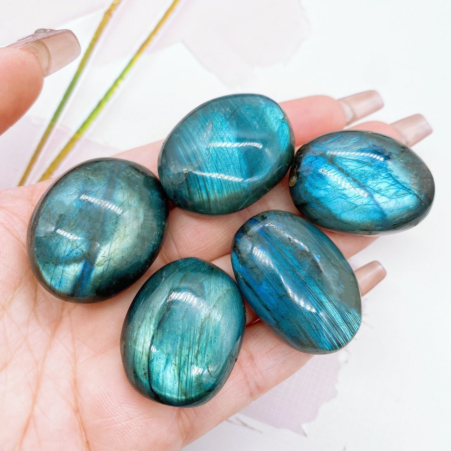 Pierre de Paume Labradorite – Apaisement & Lithothérapie