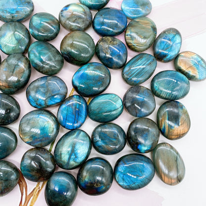 Pierre de Paume Labradorite – Apaisement & Lithothérapie