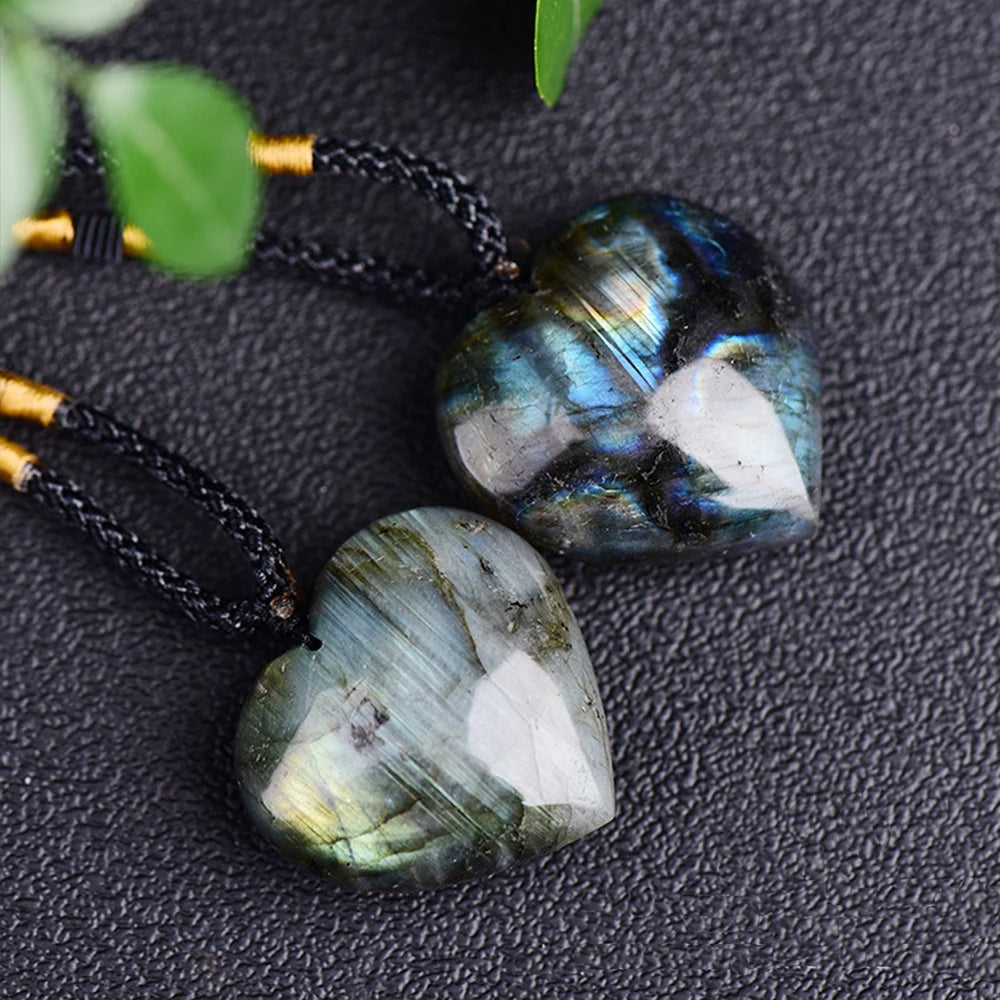 Collier Cœur Labradorite Brillant Énergie Naturelle