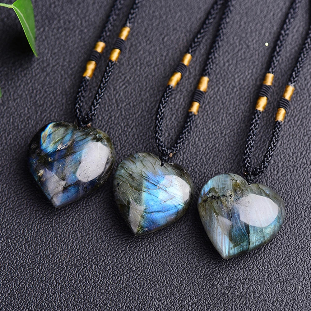 Collier Cœur Labradorite Brillant Énergie Naturelle