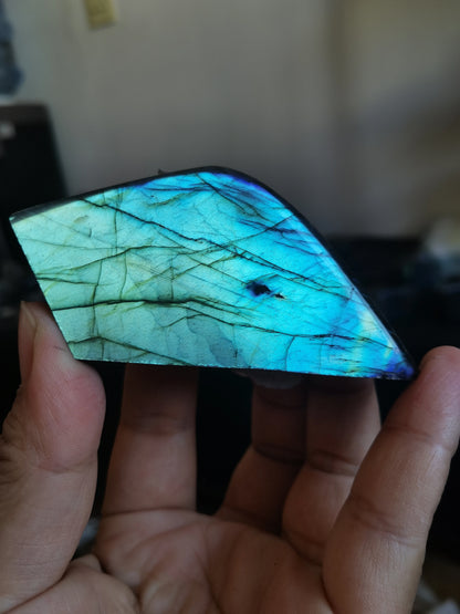 Pierre Labradorite Forme Libre – Bleu Brillant & Spirituel