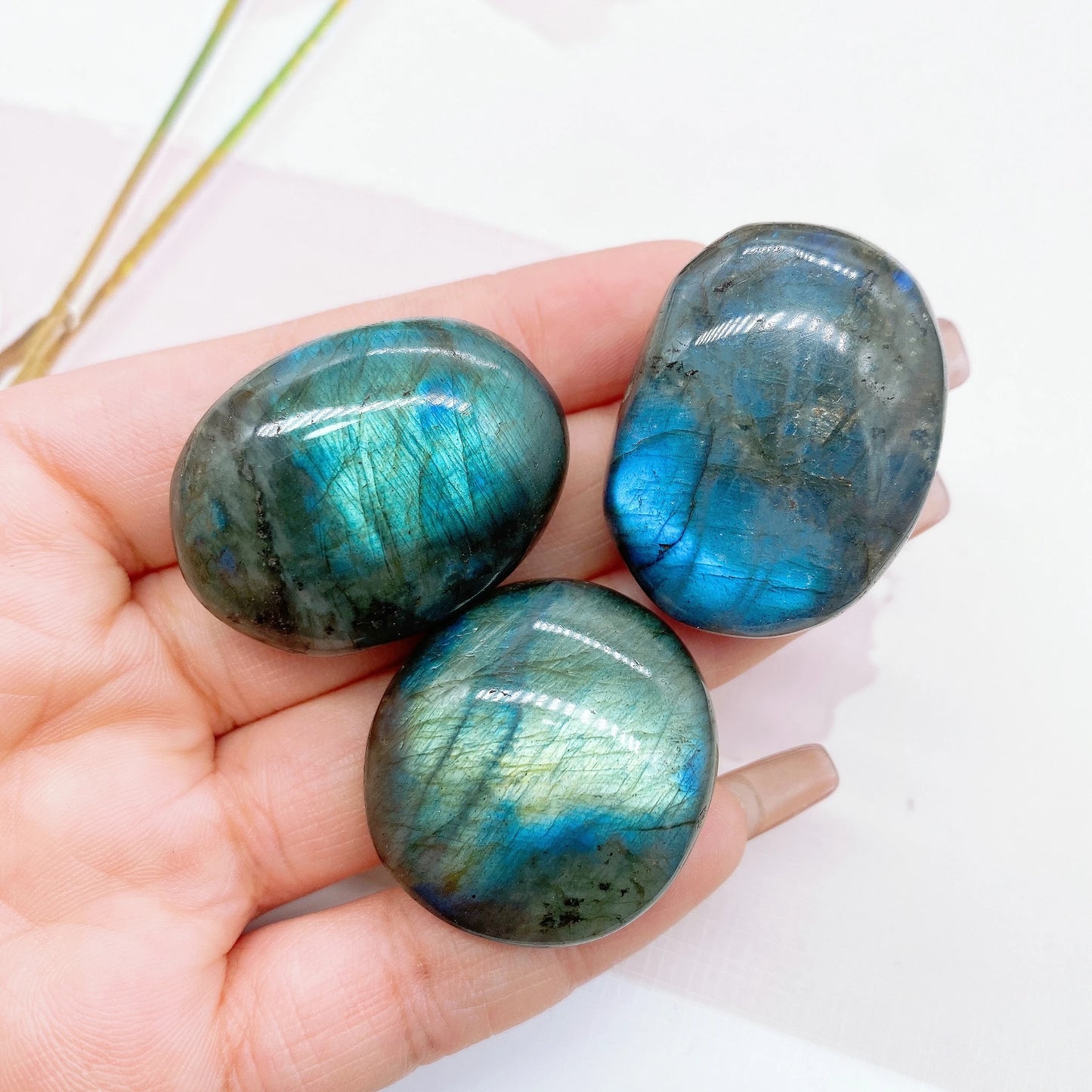 Pierre de Paume Labradorite – Apaisement & Lithothérapie