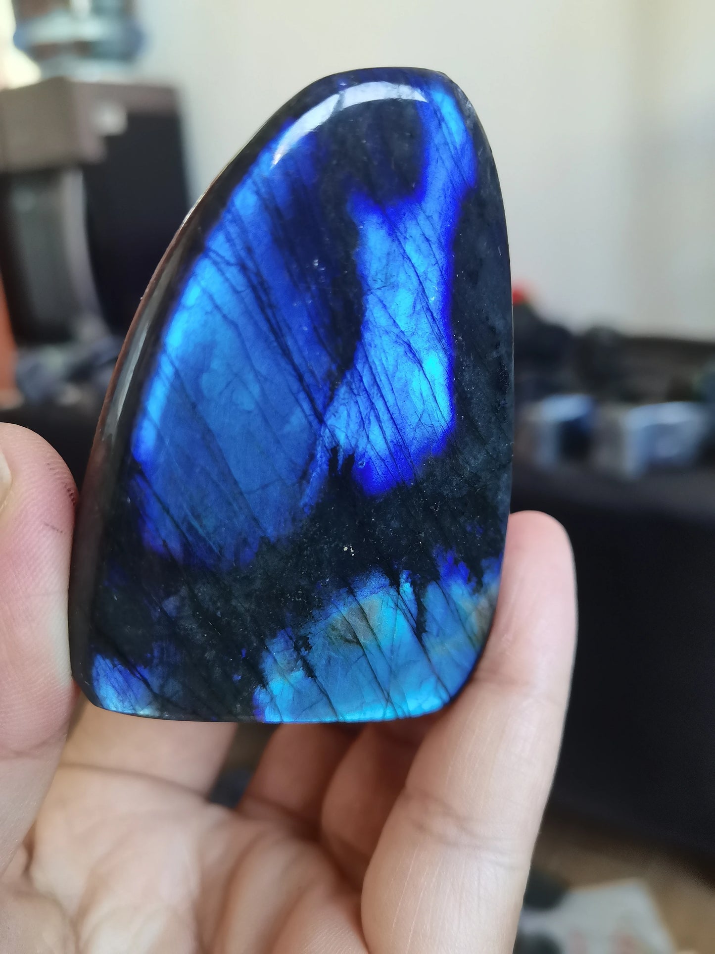 Pierre Labradorite Forme Libre – Bleu Brillant & Spirituel