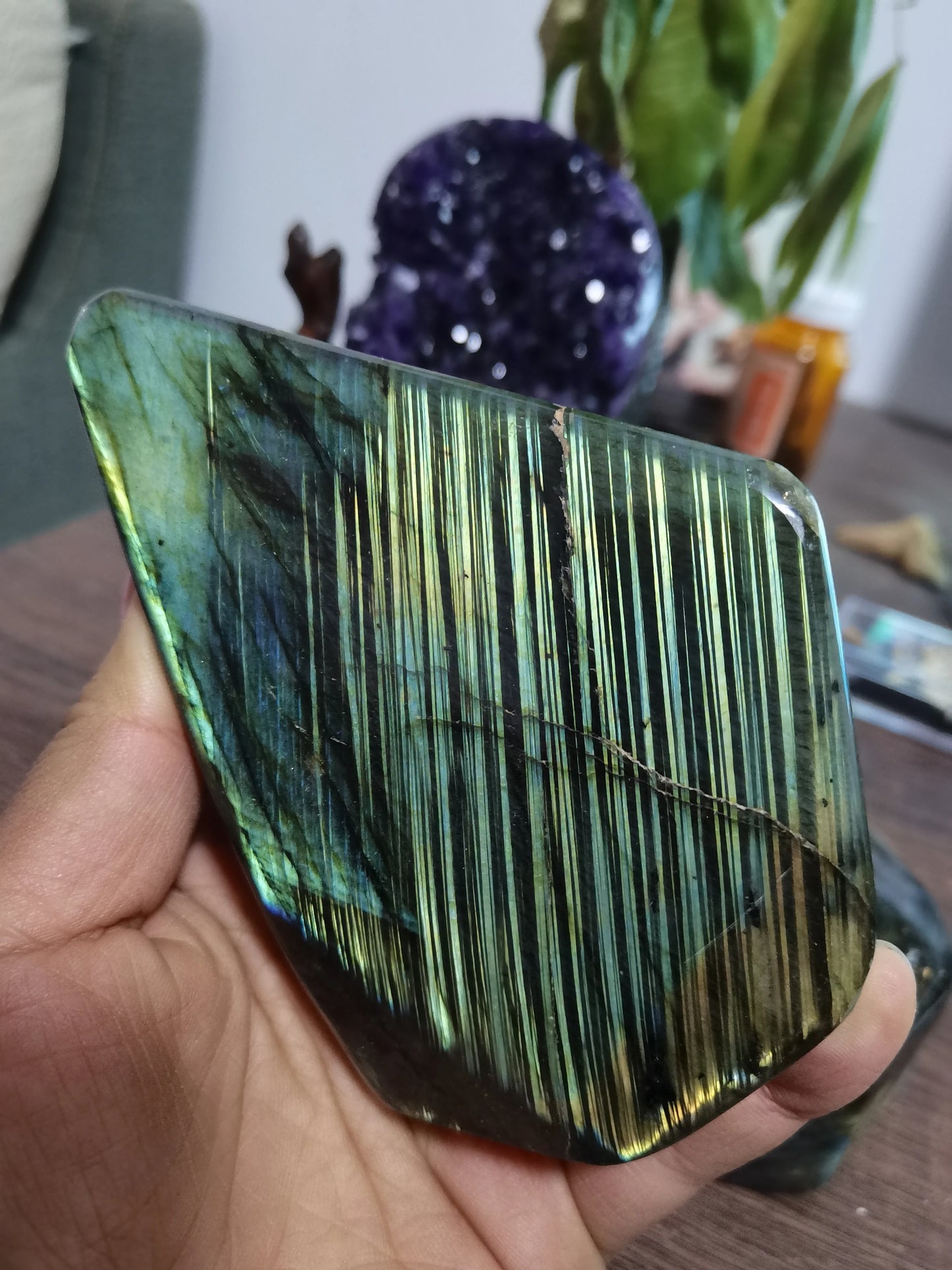 Pierre Labradorite Forme Libre – Bleu Brillant & Spirituel