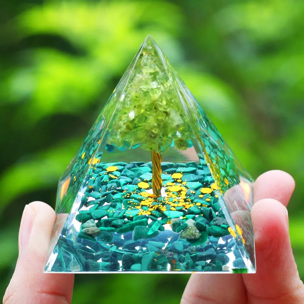 Pyramide Orgonite Arbre de Vie & Cristaux
